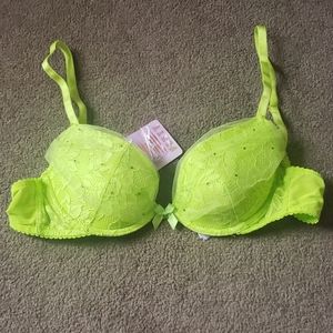 Fenty X Savage Lovelace Bra in Fiji Apple Green